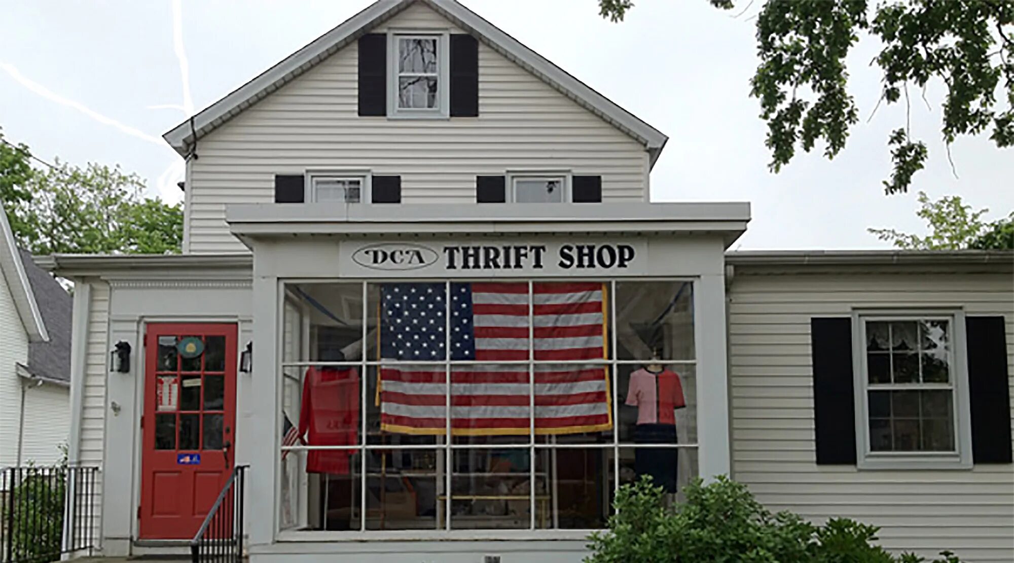 Thrift shop. Thrifted магазин. Thrift shop USA. Thrift Store in America.