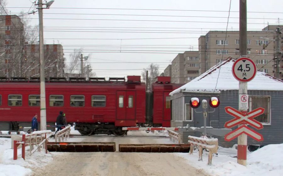 Закроют жд переезд. Железнодорожный переезд. Шлагбаум Железнодорожный. ЖД шлагбаум. ЖД переезд.