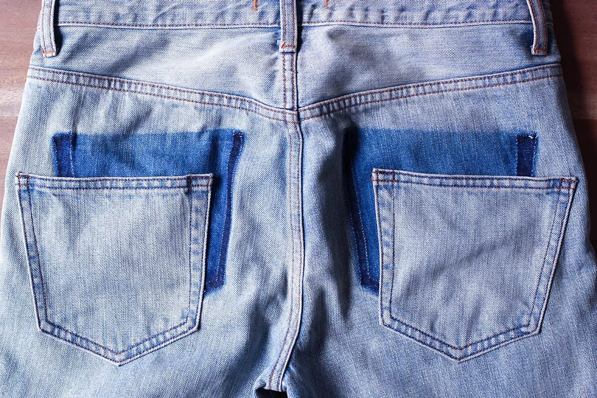 Задние карманы джинс. Задние карманы джинсов. Джинсы с карманами. Задние карманы на джинсах. Задний джинсовый карман.
