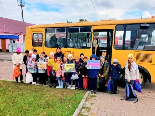 Автобус для детей. Школьный автобус дети 1984. Школьный автобус дом. Школьный автобус на 25 школу в Прокопьевске.