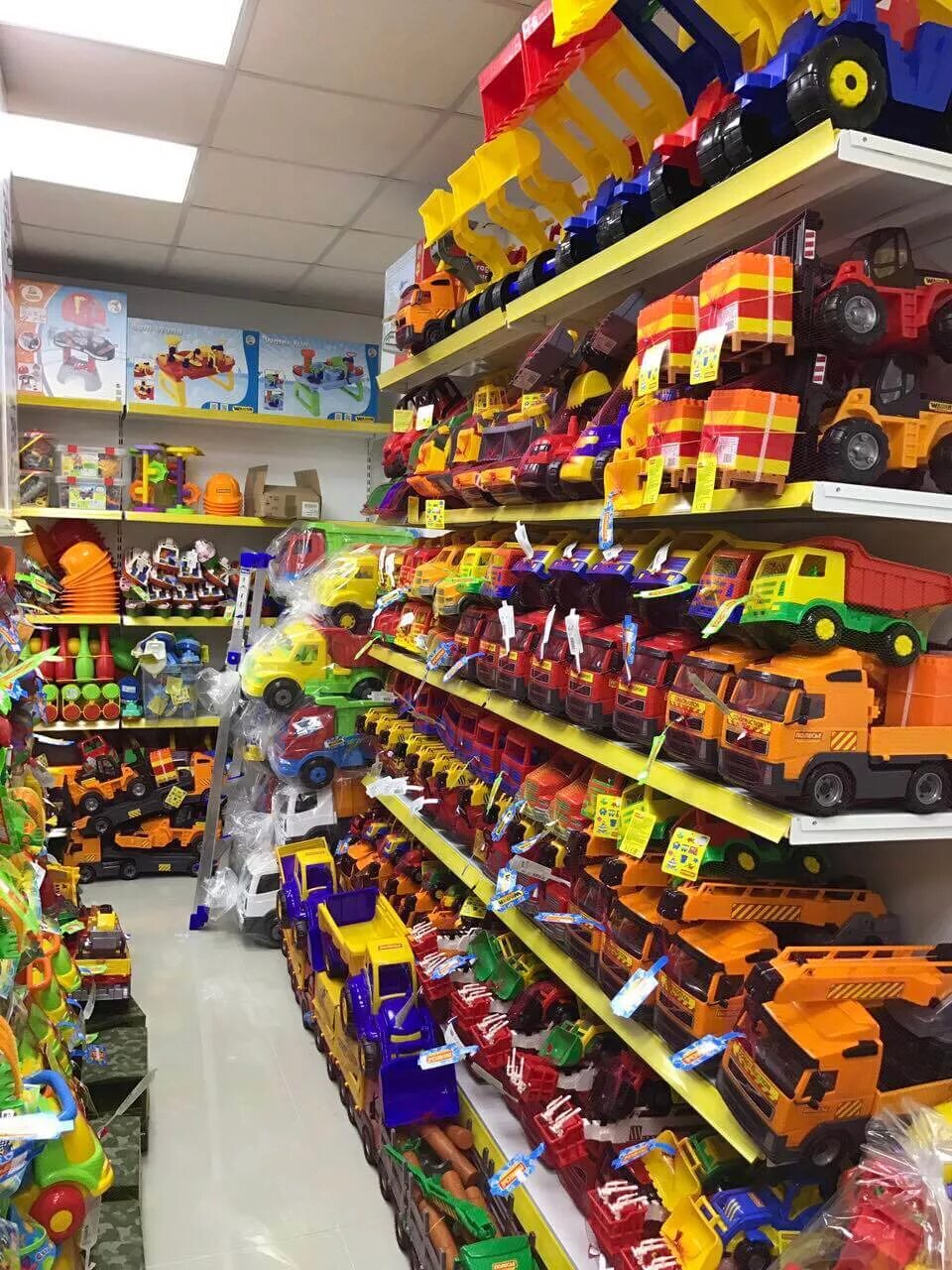 детский магазин машинок. оптовый магазин игрушек. магазин игрушек. магазин детских машинок. магазин игрушек машинки.
