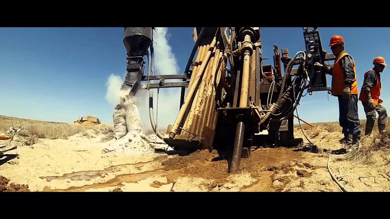 Буровой станок d245s. Колонковое бурение скважин технология. Ак ниет бурга. Буровой станок колонкового бурения. Буровой станок rc300a.