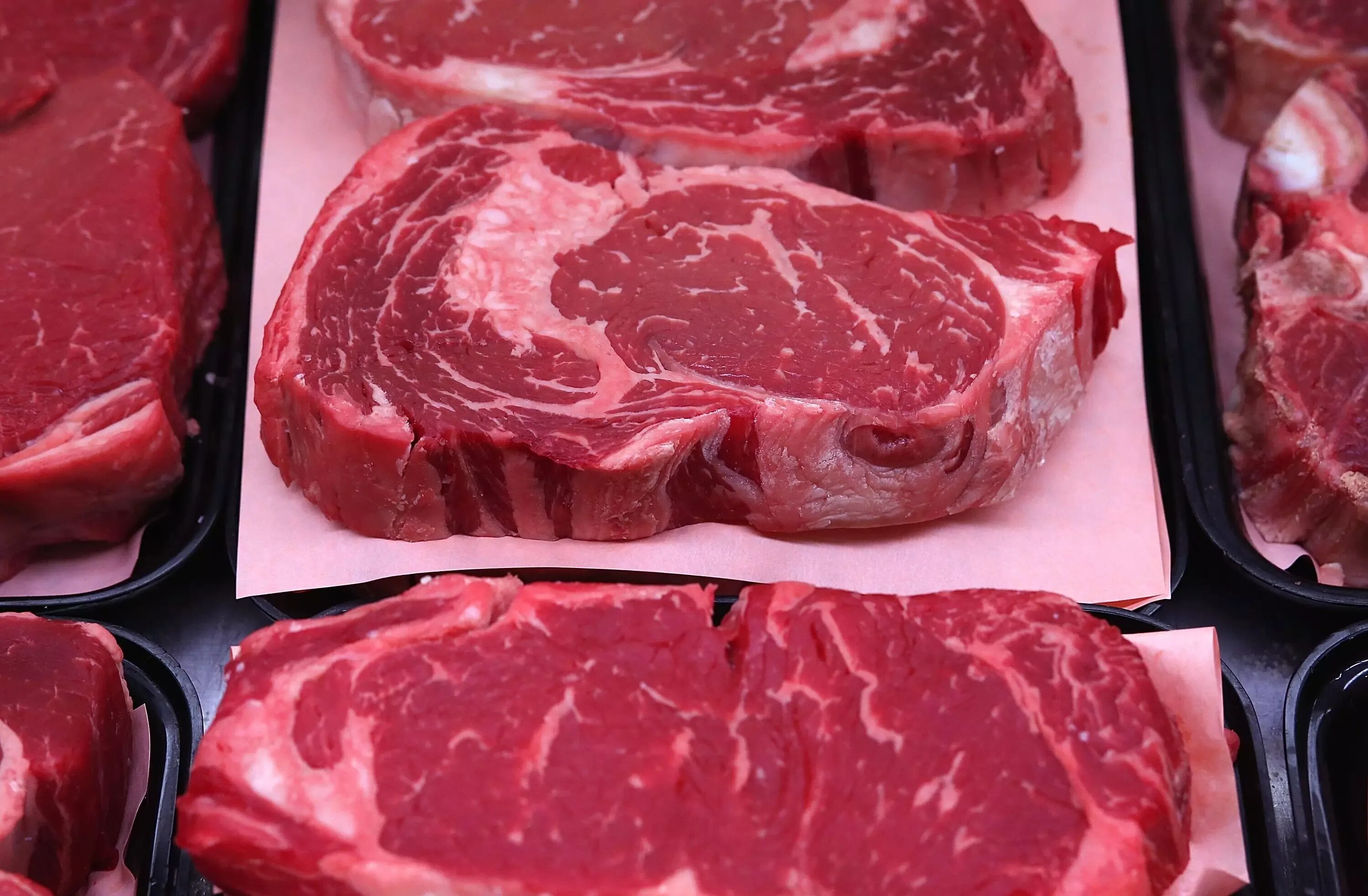 Красное мясо животных. Красная говядина. Красные сорта мяса.