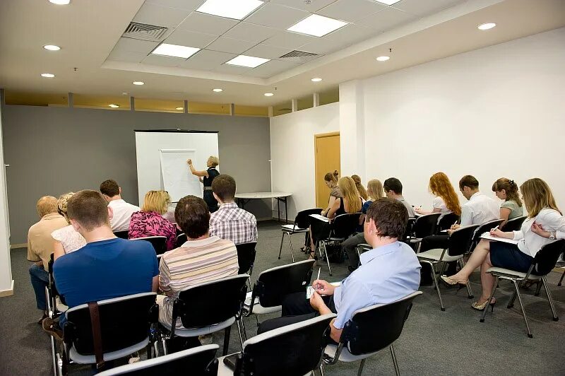 курсы личностного. курсы личностного. люди на тренинге. управляй реальностью. курсы личностного.