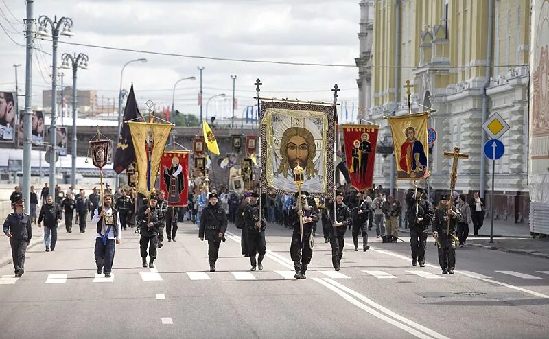 Под стягом. Храм Христа Спасителя в Москве крестный ход. Крестный ход под звездой Богородицы. Крестный ход под звездой Богородицы 2008. Крестный ход в Москве вокруг храма Христа Спасителя.