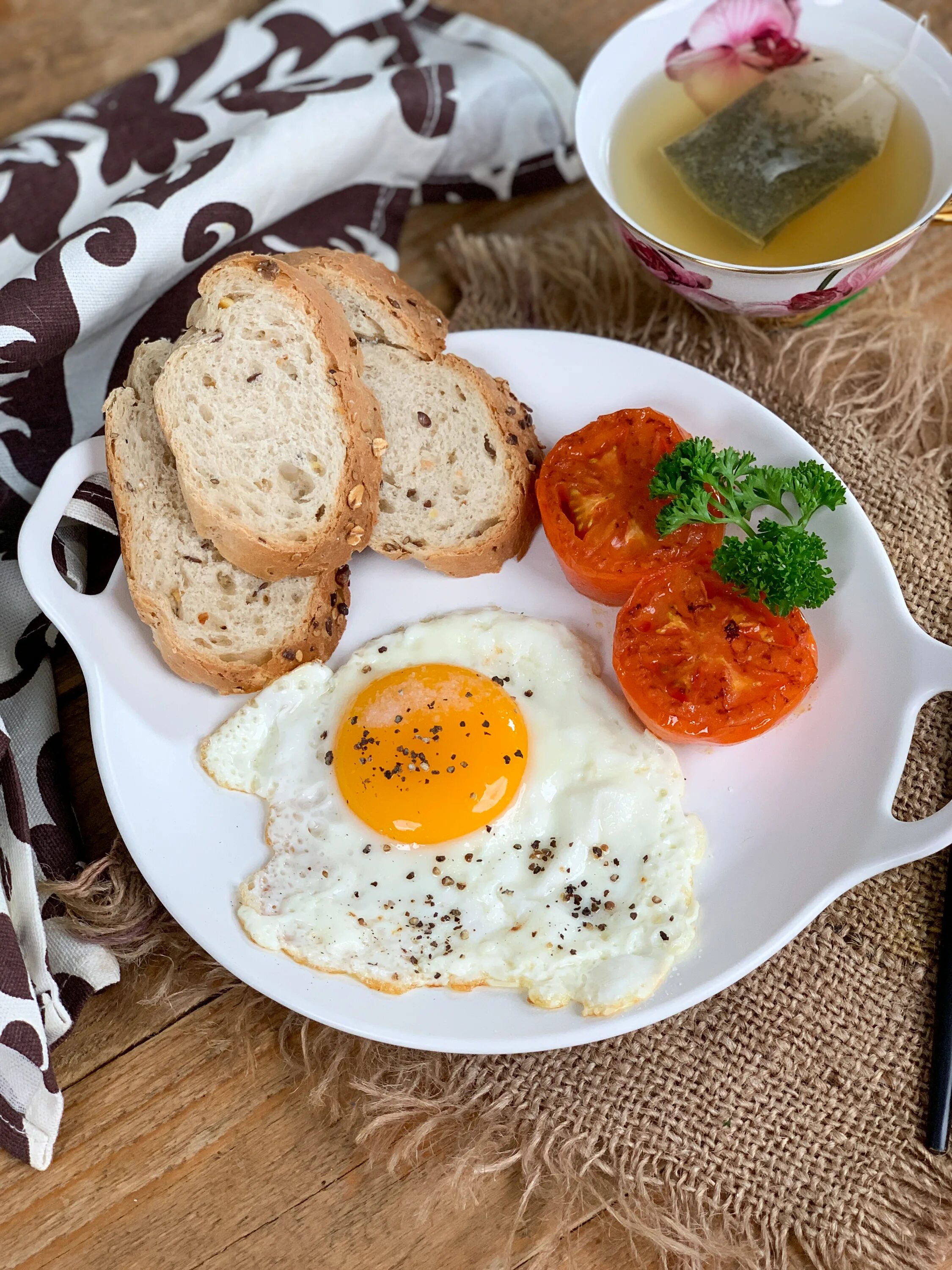 Eggs up. Fried Eggs Sunny Side up. Fried Eggs Recipe. Sunny Side Eggs Recipe. Fried Sunny Side up Eggs Fried.