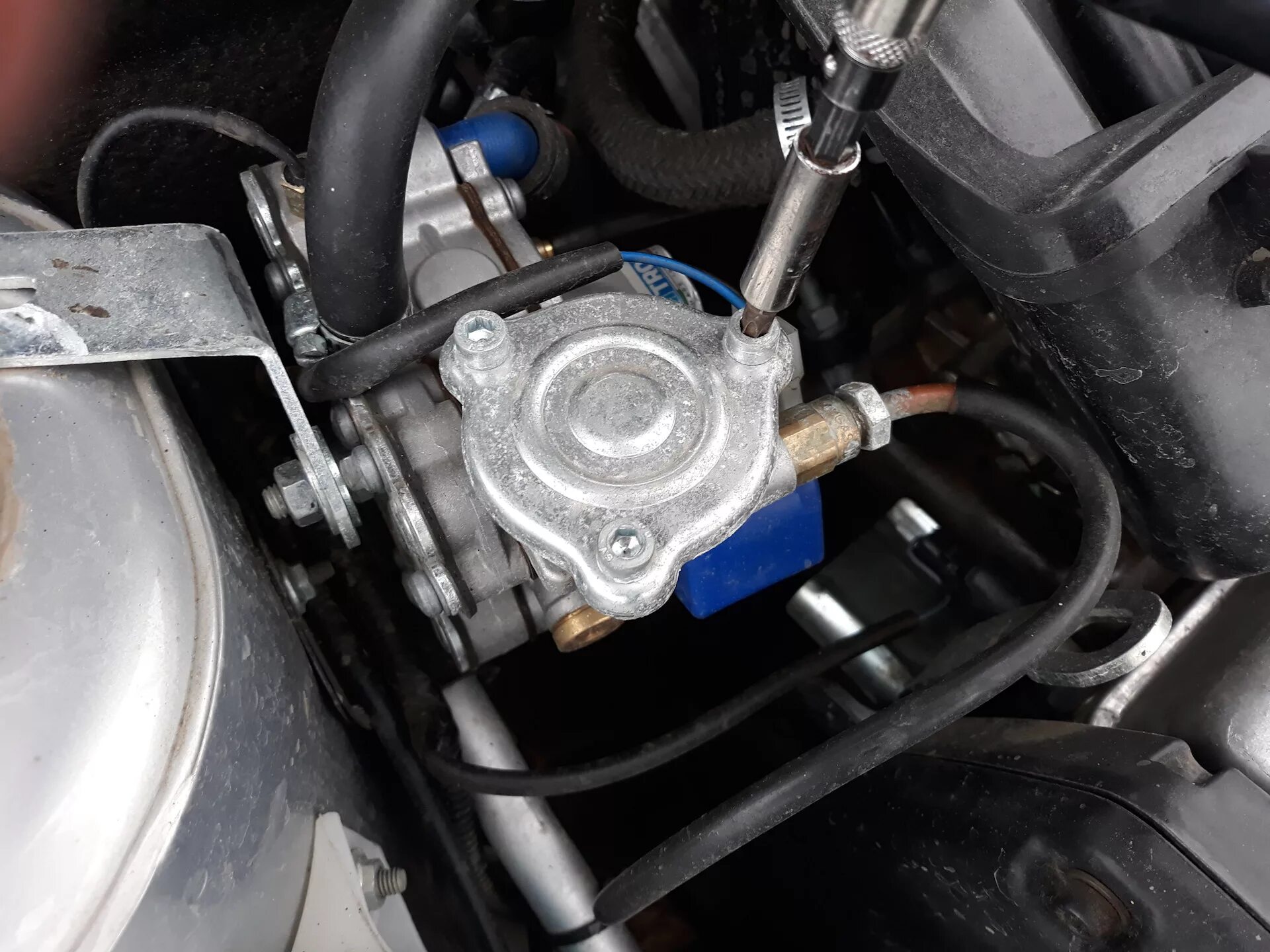 Поменял газовый фильтр - Ford Taurus (4G), 3 л, 2004 года плановое ТО DRIVE2