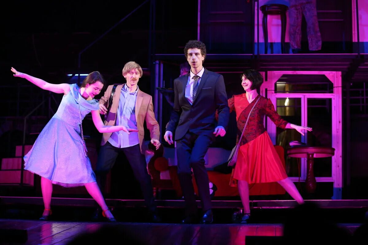 Театр молодежи владивосток матвеева. Сайт театра молодежи. Сайт театра молодежи. Сайт театра молодежи. Театр молодежи владивосток зал фото.