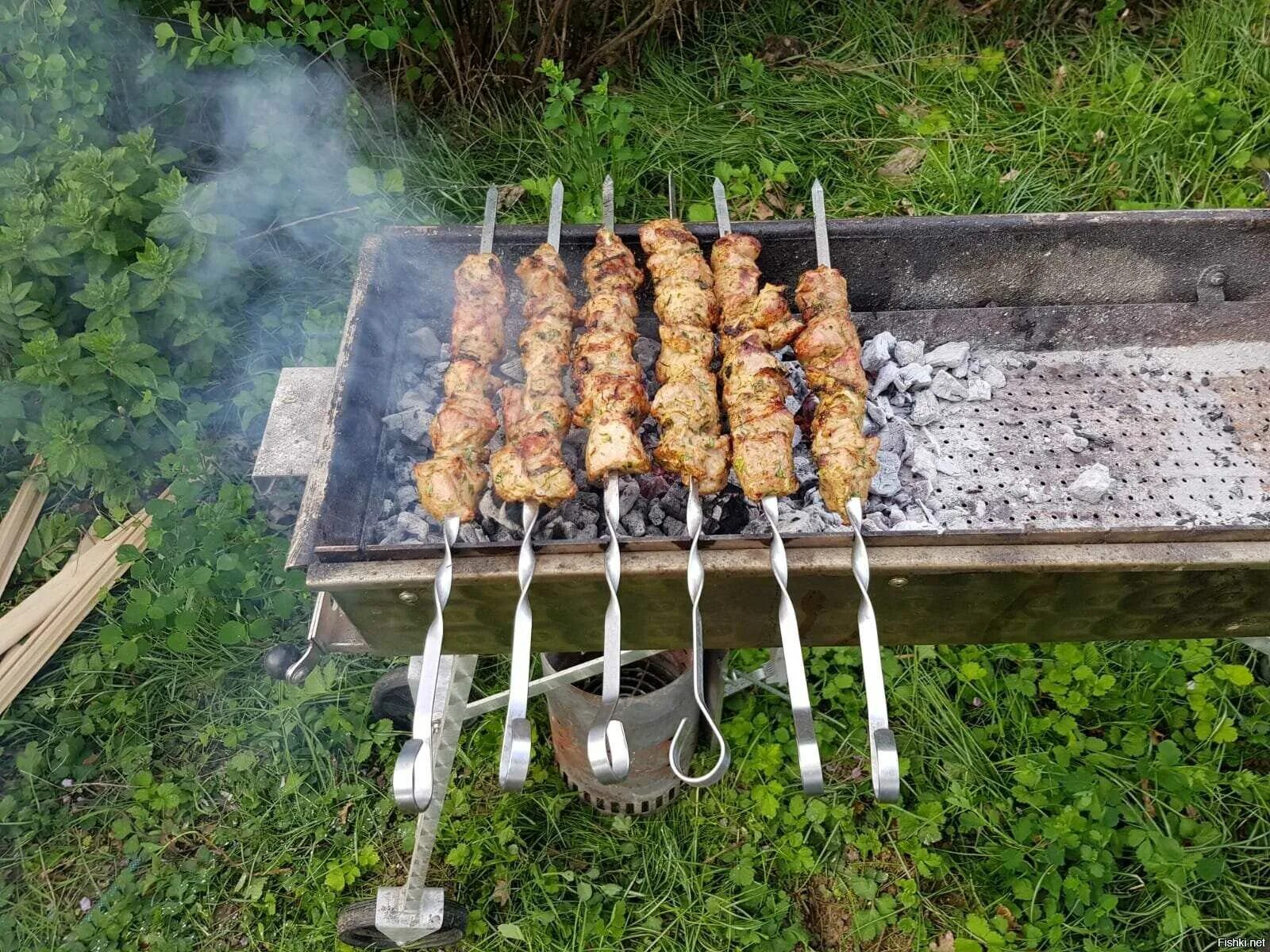 Шашлык. Шашлык барбекю. Шашлык на мангале. Барбекю на природе. Как правильно приготовить шашлык