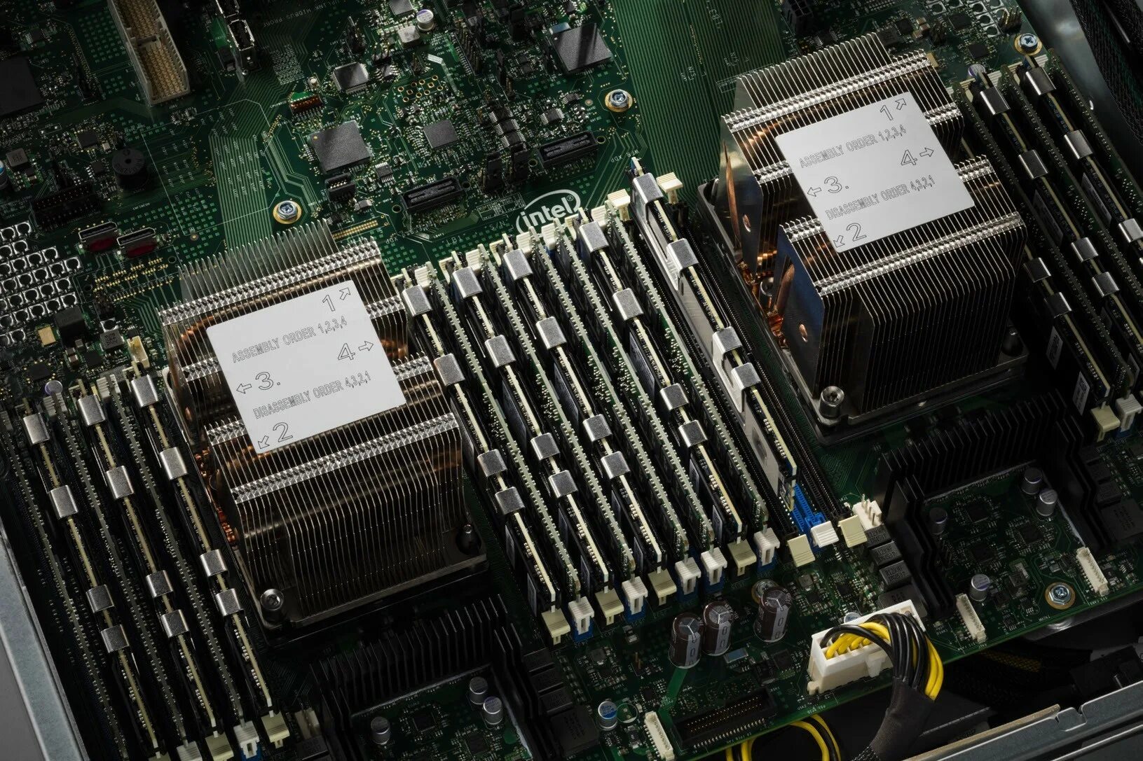 Сервер Intel Xeon. LGA 3647 процессоры. Серверные процессоры Zeon. 48 Ядерный процессор Intel. Cpu сервера