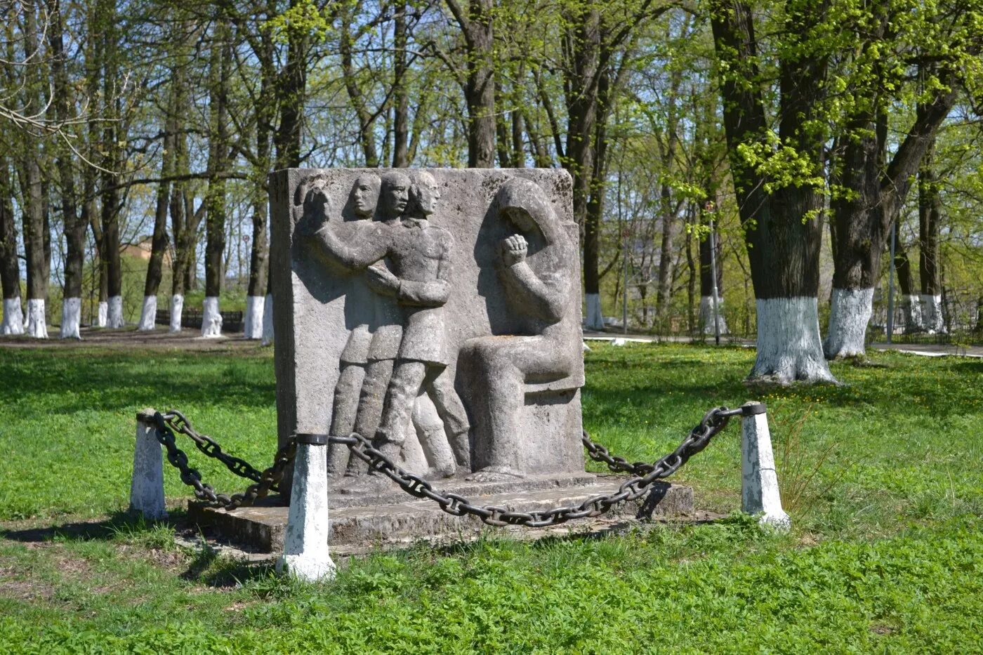 Памятник погибшим в первой мировой. Памятник погибшим в первой мировой. Кладбище взморье калининградская область. Памятник в калининграде сапëрам первой мировой. Псков памятник солдатам первой мировой.