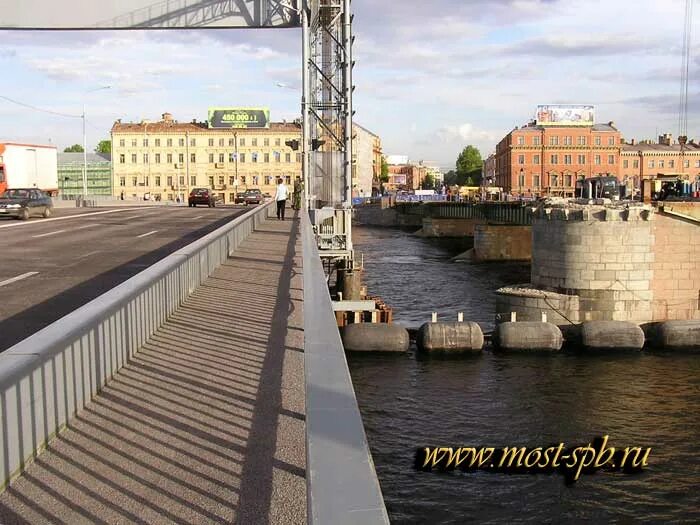 Дети моста лейтенанта шмидта. Мост лейтенанта шмидта в петербурге. Благовещенский мост в санкт-петербурге. Мост лейтенанта шмидта в санкт-петербурге. Благовещенский (лейтенанта шмидта) мост.