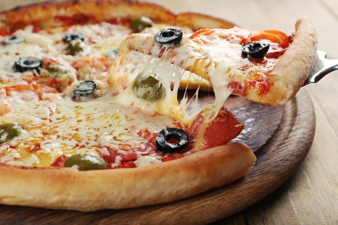 Пицца моцарелла. Пицца с сырным бортом. Моцарелла для пиццы. Пицца с сыром моцарелла. Сыр для пиццы.