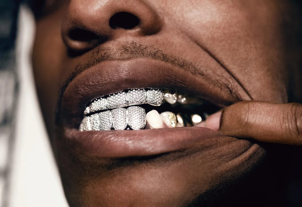 Мелстрой дал на зубы. Asap rocky грилзы. asap rocky asap грилзы. asap rocky зубы. грилзы трэвиса скотта.
