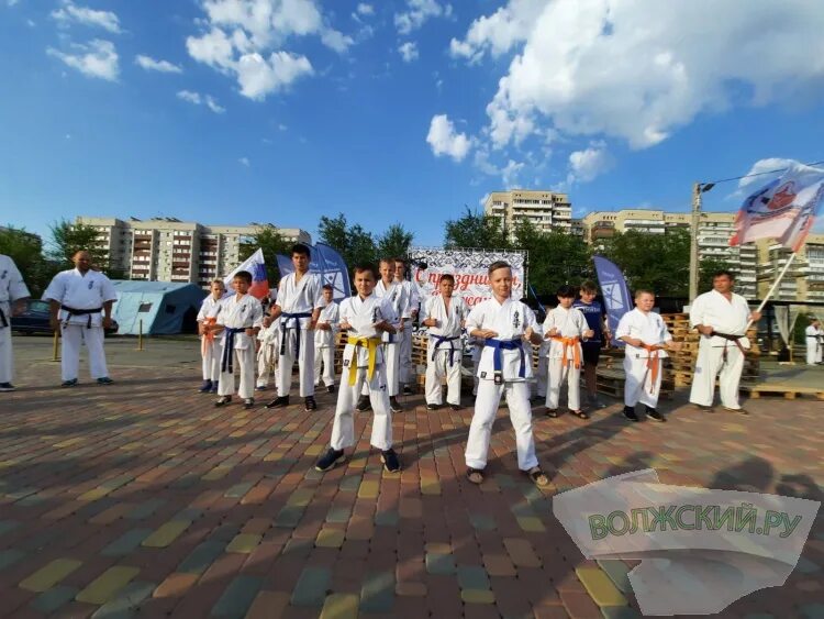 Салюты волжский. День города волжский 2024 когда кто приедет. День города волжский 2022. День города волжский 2024 когда кто приедет. Картинки сызрань день города.