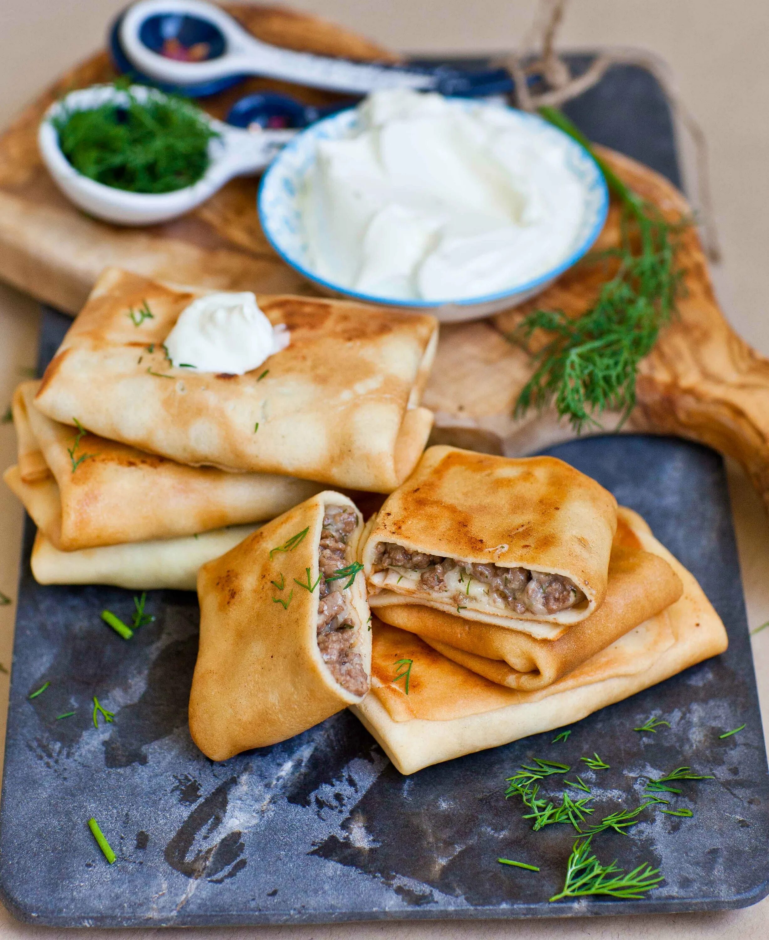 Блины с мясом и грибами. Блинчики с мясом. блины с начинкой. блины фаршированные. блины фаршированные мясом.