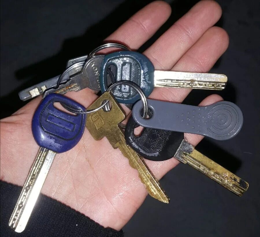 Ключи спб. Найдены ключи. Найдены ключи СПБ. Найдены ключи Тамбов. Найдена большая связка ключей.