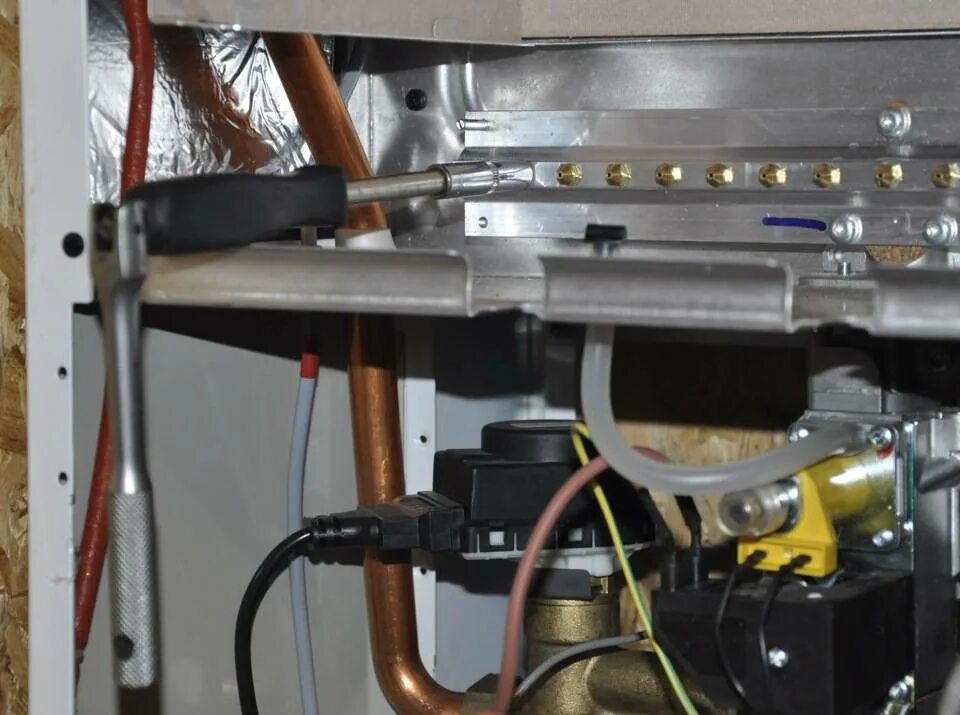 Горелка для газовых котлов пламя. Горелка worgas 706067 45 квт. Горелка котла бакси. Бакси 300 слим. Горелка котла baxi slim 1.