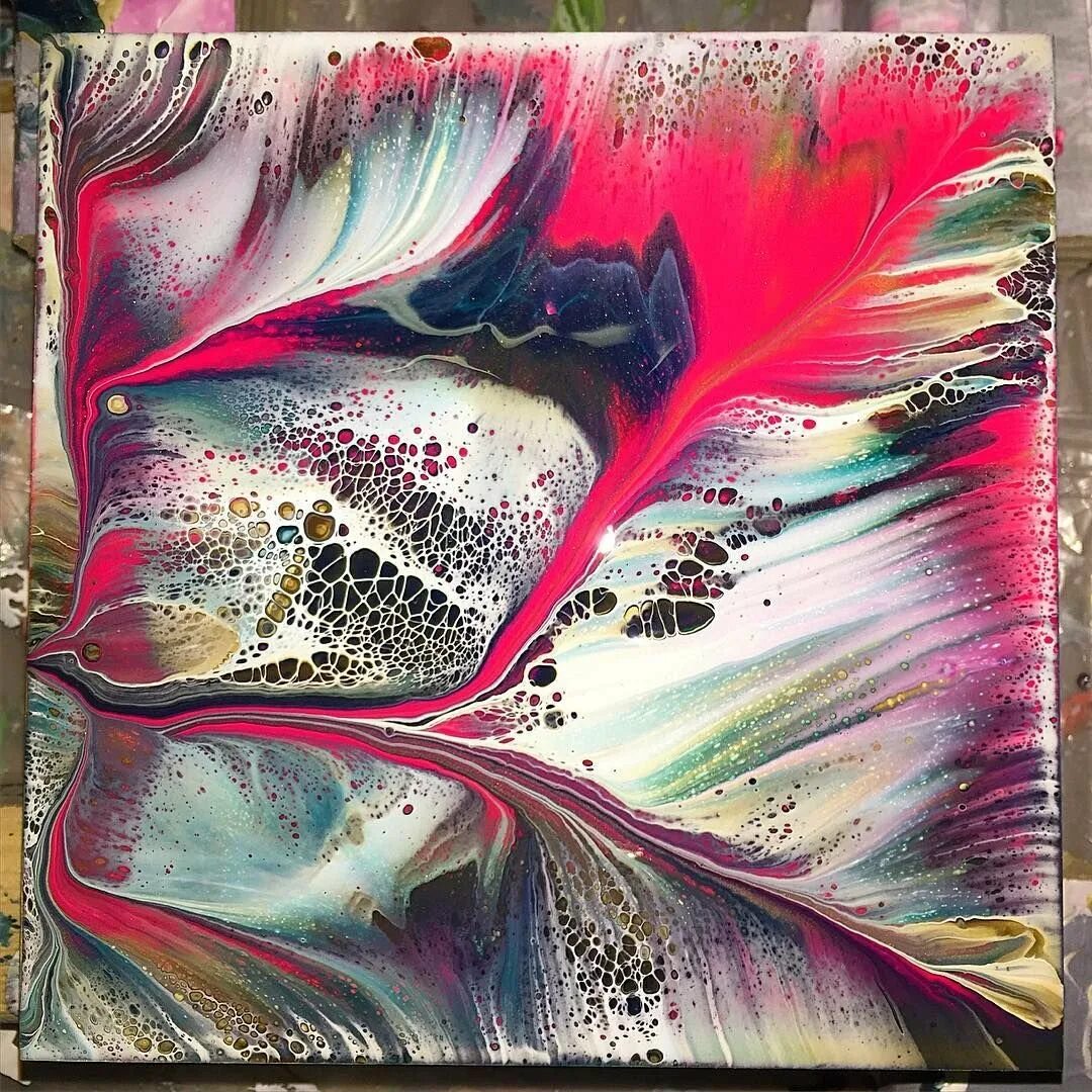 Флюид акрил техника. Картины залитые акрилом. Абстракция жидким акрилом. Техника флюид арт акрил. Fluid art жидкий акрил техника рисования.