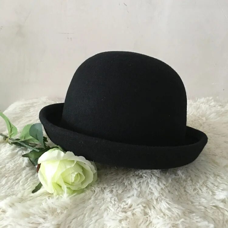 Little hat. Маленькие шляпы. Маленькая черная шляпка. Небольшая шляпа. Шляпа мелкая.