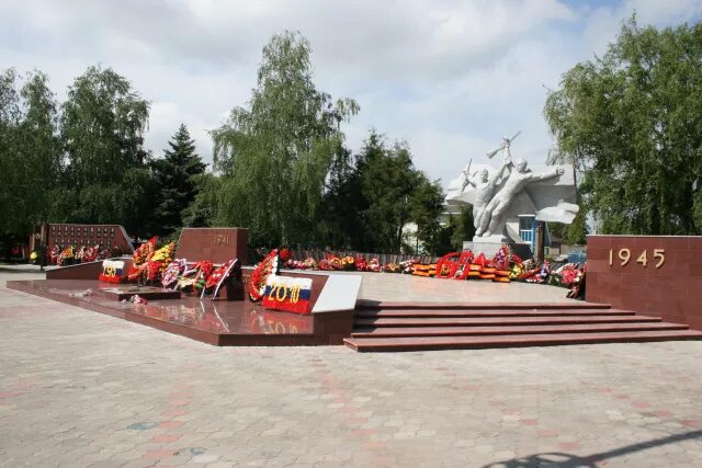 Усть лабинск м. Мемориал вечный огонь усть-лабинск. памятник вечный огонь усть-лабинск. вечный огонь лабинск. памятники усть лабинска.