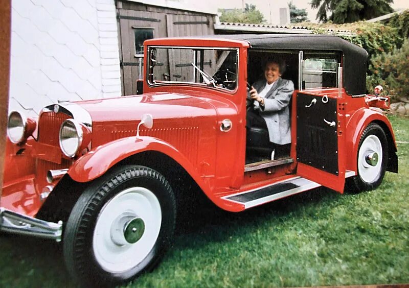 Steyr daimler. Штеер 220 автомобиль. штайер автомобиль. steyr 430. steyr puch daimler автомобили.