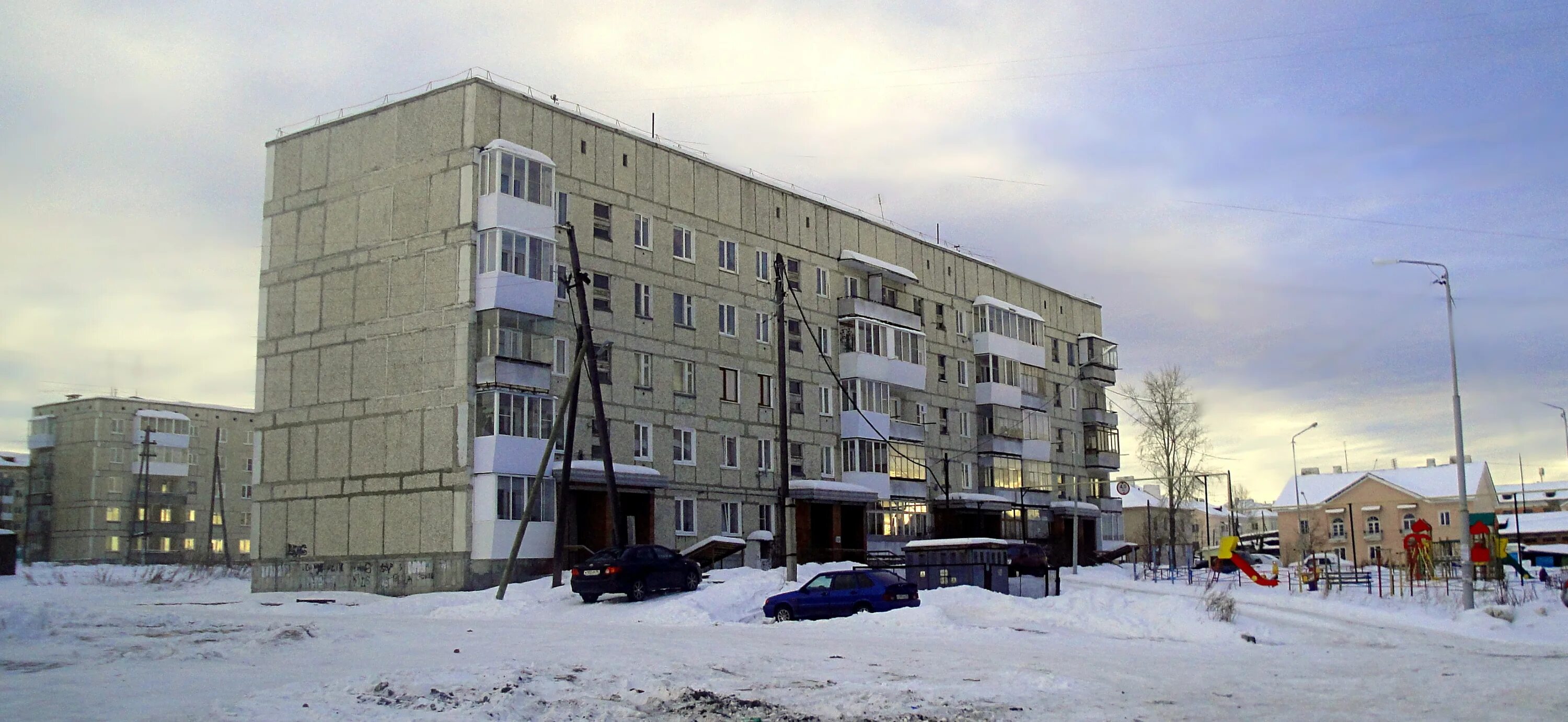 Жить в карпинске. Карпинск городская площадь. Ленина 114 карпинск. Карпинск,улица луначарского 124. Жить в карпинске.