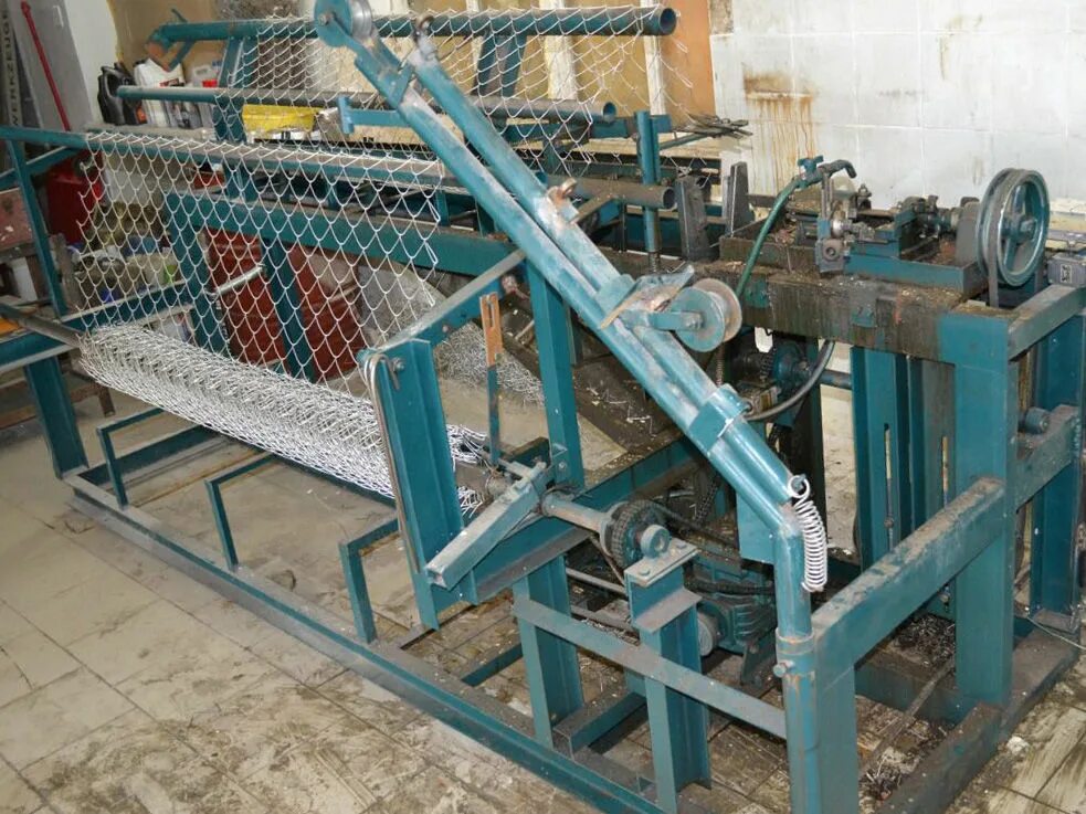 Полуавтомат для сетки рабицы сб-1407. Станок для сетки рабицы сас 2. Станок для грохотной сетки. Станок для рабицы. Станок-автомат вса-97м 15-60/2м.