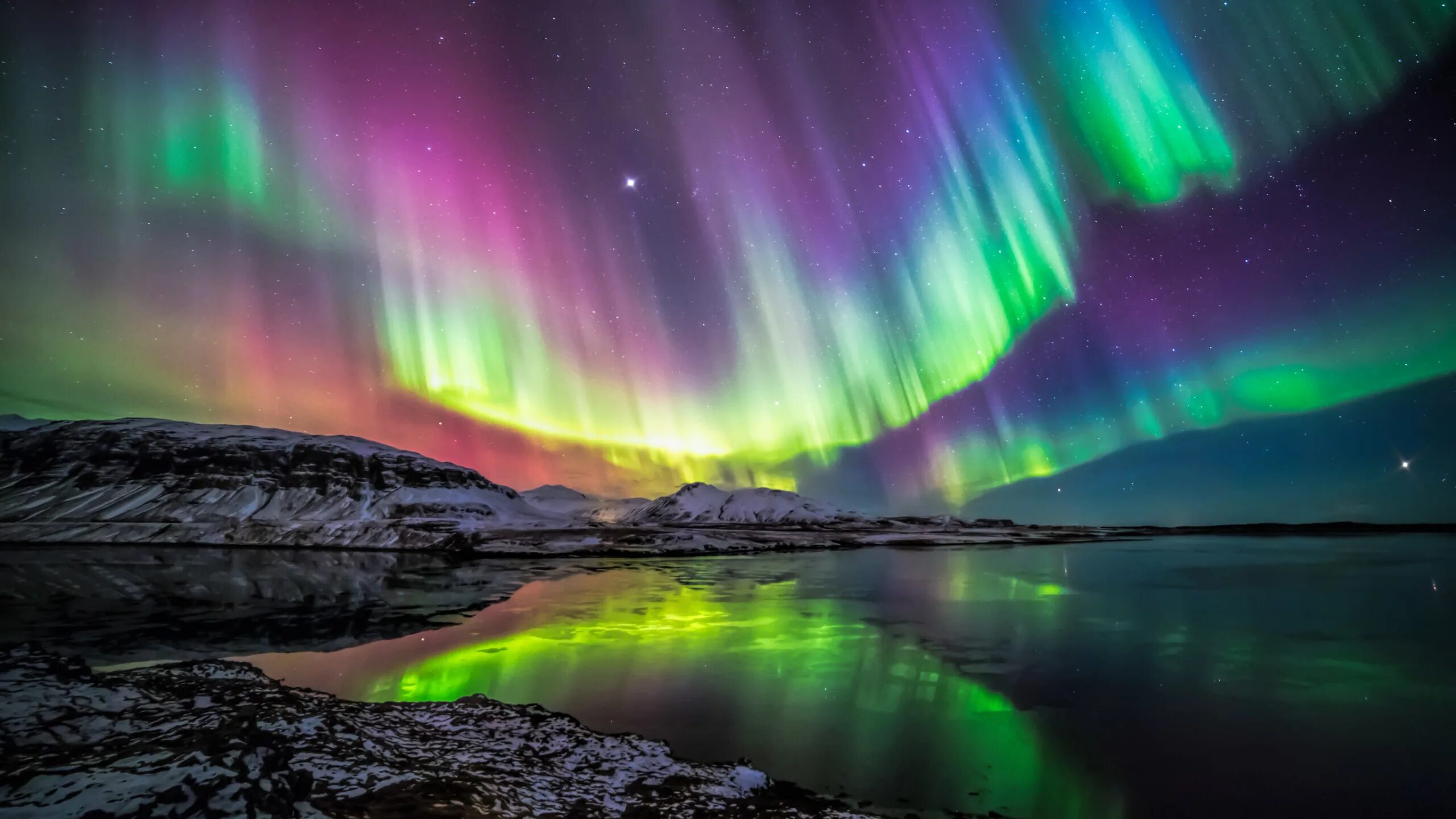 Дека aurora. Aurora borealis северное сияние. северное сияние люминесценция. северное сияние кольский полуостров. лучистое северное сияние.