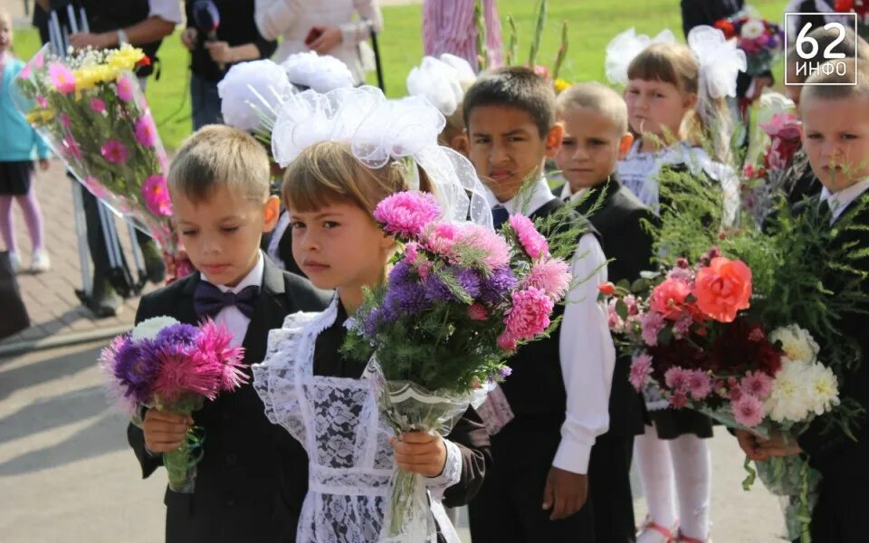 Начальная школа рязань. Захаровская школа 1. Школа 1 класс 2017. Захаровская СОШ 1 Рязанская. Плахинская школа Захаровский район.