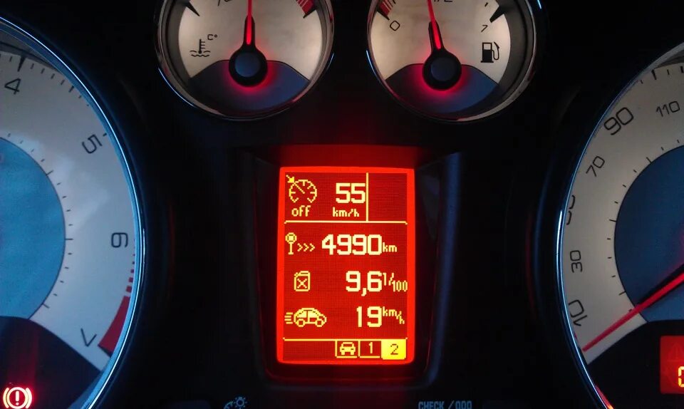 Перегрев пежо 308. Бортовой компьютер пежо 308. peugeot 308 управление бортовым компьютером. дисплей пежо 308.