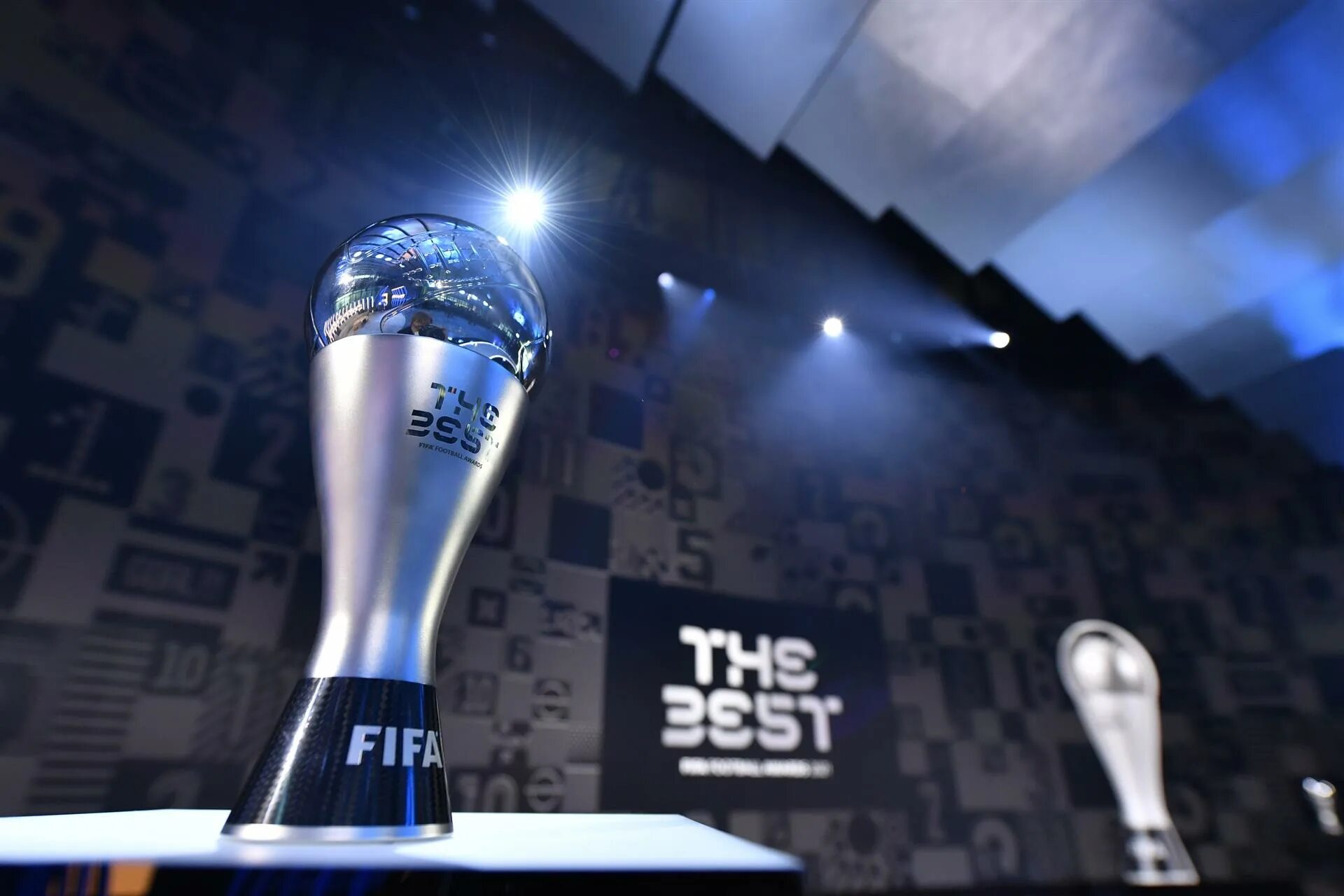 Награда зе бест. Роберт левандовски fifa 2025. награда the best fifa awards. месси церемония награждения 2025 фифа the best. the best fifa football awards 2025.