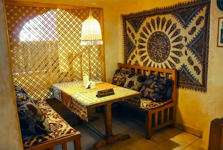 Ресторан чайхана шоли астрахань. Ресторан шоли астрахань. Чайхона астрахань. Чайхана шоли астрахань. Чайхана астрахань шоли банкетный зал.