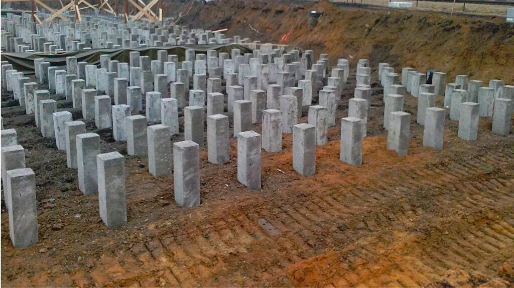 Жб фундамент pc1. Свайный фундамент рвс. Схема свайного поля 9х9. Фундамент на жб сваях. Фундамент сваи бетонные забивные.