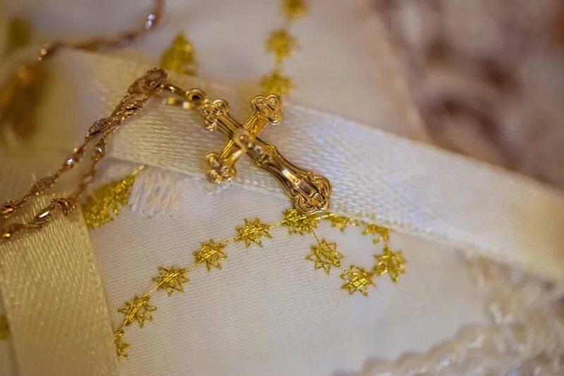 Таинство крещения. Атрибуты крещения. Атрибуты крещения. Крещение в церкви. Таинство крещения.