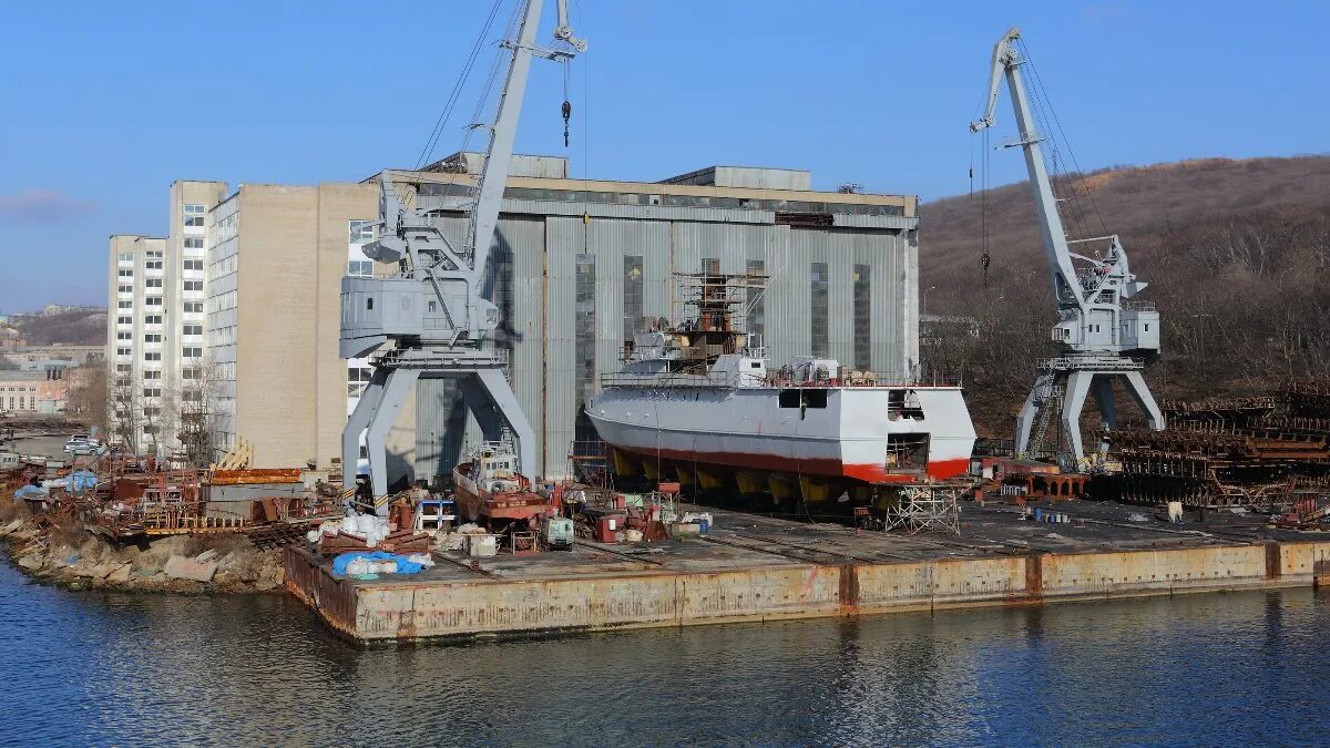 Восточная верфь директор. Оао восточная верфь г владивосток. Владивосток восточная верфь плавдок. Андрей мирошниченко восточная верфь. Восточная верфь владивосток фото.