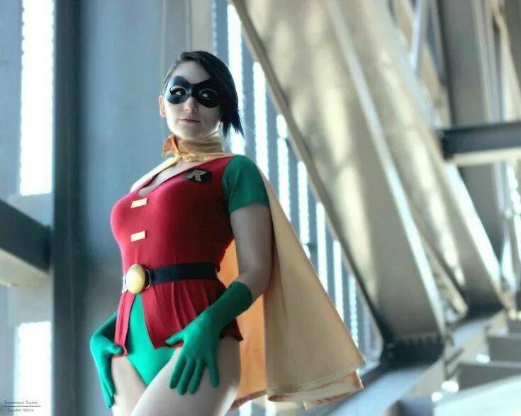 Cosplay robin. Робин косплей. Косплей на Робина Ареллано. Jennifer van damsel Шельма. Робин девушка косплей.