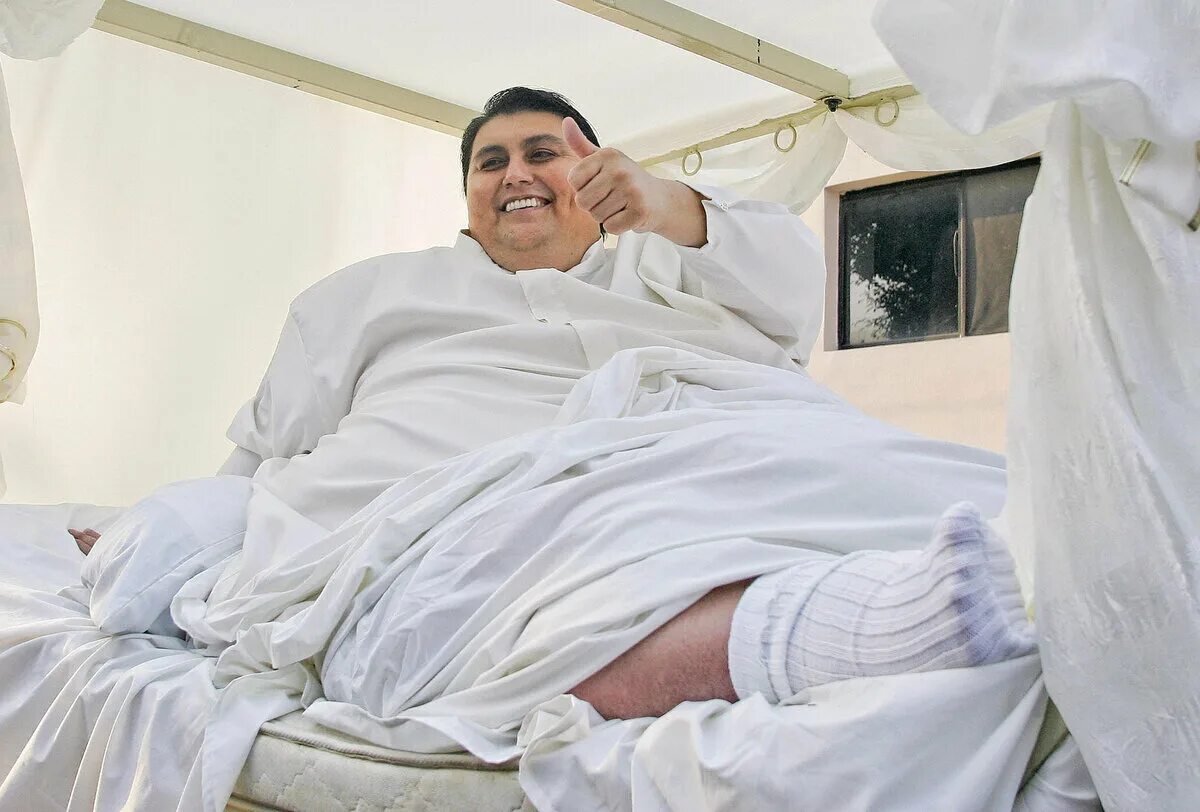 Самого тяжелого человека. Халид ибн мухсен Шаари. Халид ибн мухсен Шаари самый толстый человек в мире. Мануэль Урибе самый толстый.