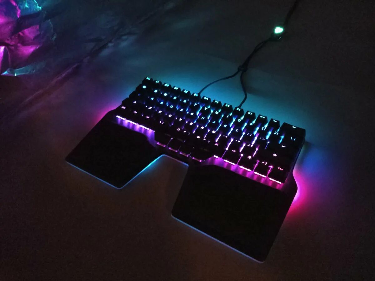 Игровая клавиатура с подсветкой до 2022 года. Игровая клавиатура для КС го. Gigabyte Aurora клавиатура. Expensive Keyboard. Expensive gaming