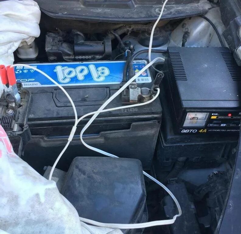Зарядка для аккумулятора автомобиля Hyundai 35. Зарядка аккумулятора 75 Ач. Подзаряд АКБ Хендай. Зарядка аккумулятора автомобиля 220 вольт