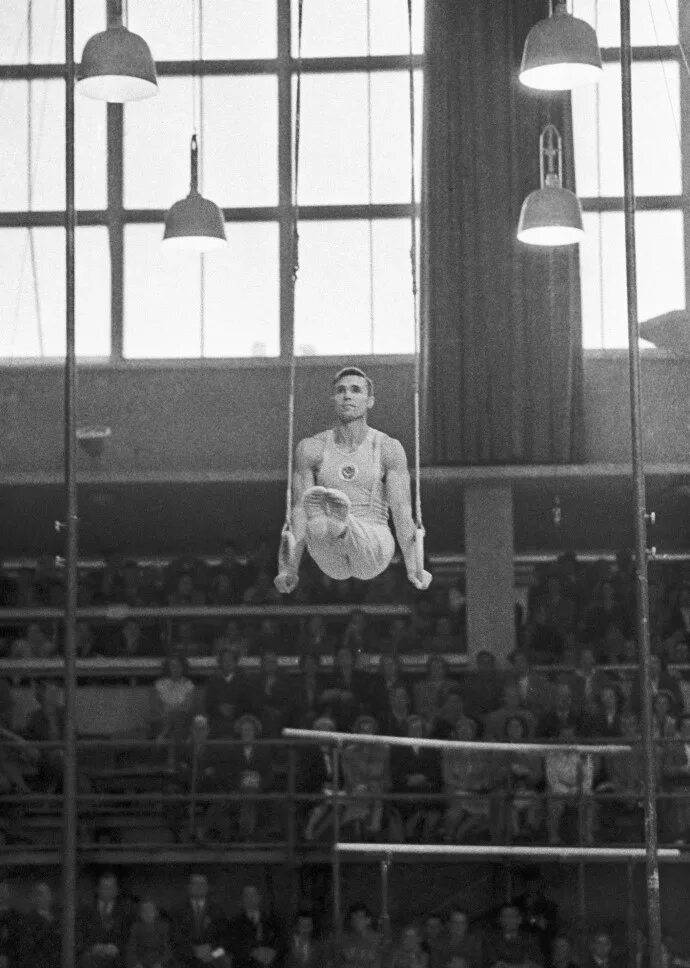 Советский гимнаст семикратный олимпийский чемпион. Чукарин Олимпийский чемпион.