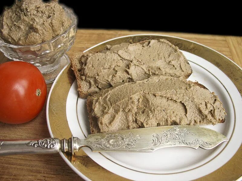 Можно замораживать домашний паштет. Паштет из куриной печени. Паштет из куриной печени в пленке. Паштет из печени название. Паштет из каракатицы.