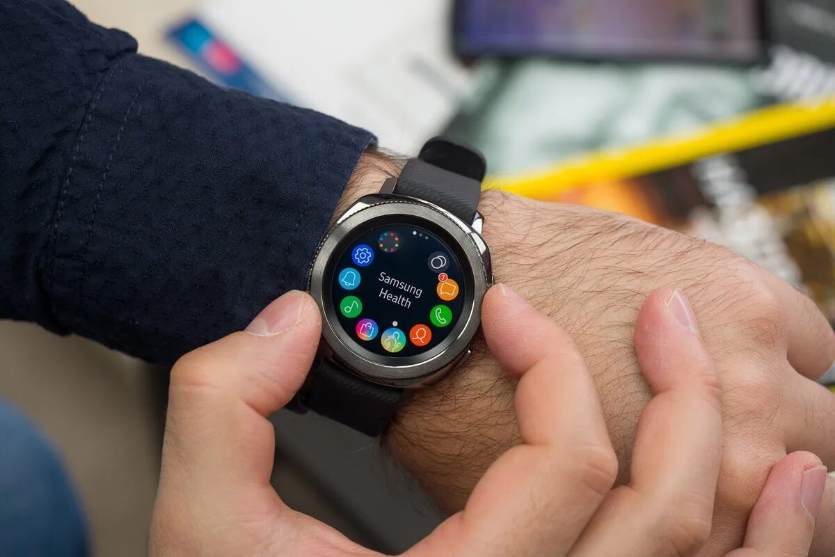 Galaxy watch разряжаются. Смарт часы samsung gear sport. самсунг galaxy gear s3 sport. часы samsung gear s3 sport. смарт часы самсунг galaxy геар спорт.