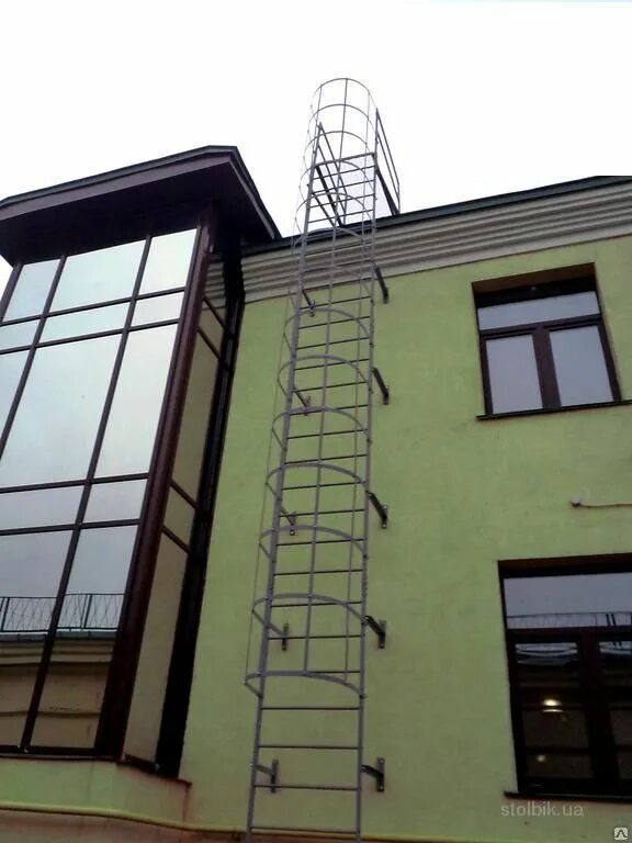 Наружная пожарная лестница типа п1. Эвакуационная лестница  п 1 металлическая. 10. Пожарные лестницы п1 и п2. Заплечная металлической пожарной лестницы.