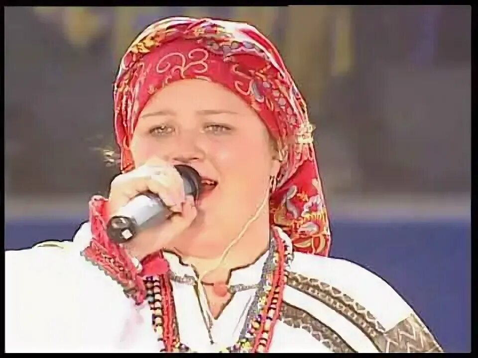 Купала брови слушать. Купала брови слушать. Купала праздник оформление. Купала брови слушать. Девушка гадает на ромашке.