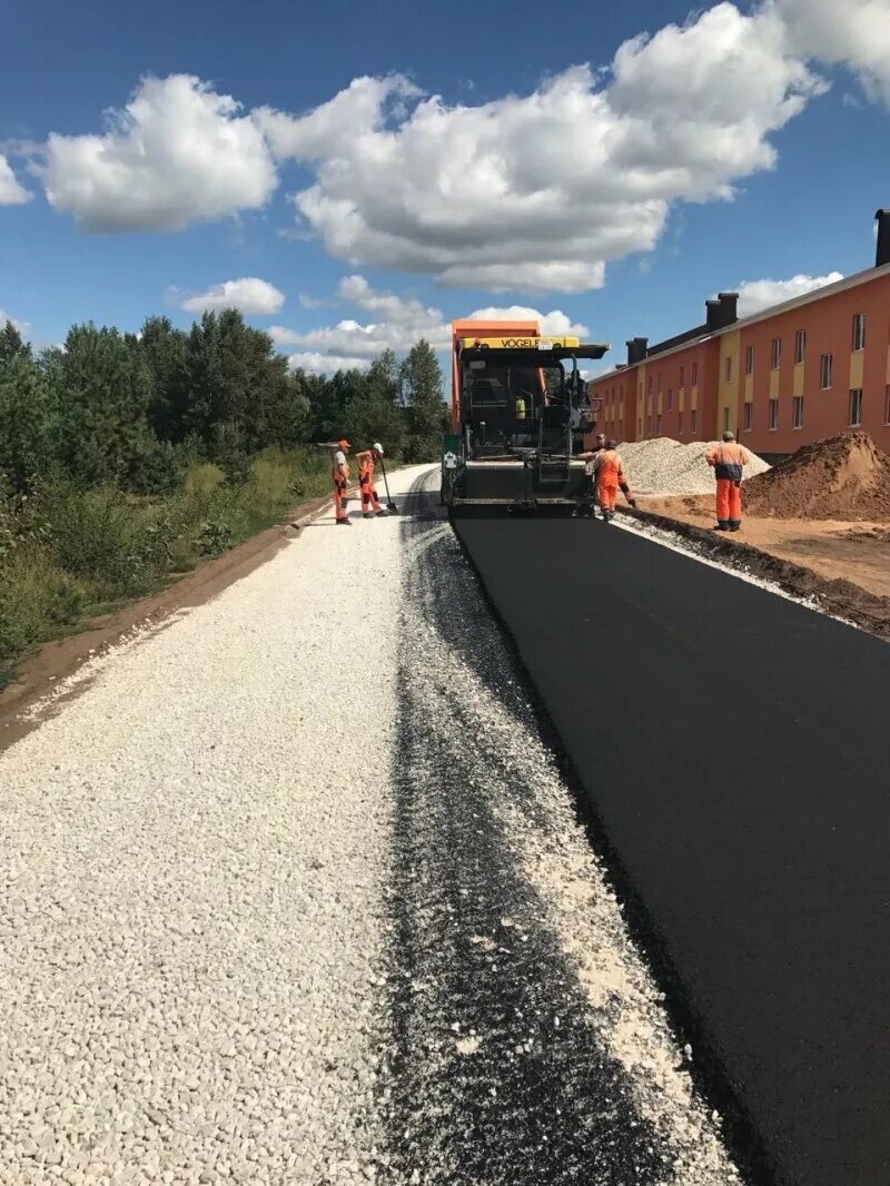 укладка асфальта. укладка асфальта. асфальтирование дорог. асфальтирование дорог в москве. укладка асфальта.