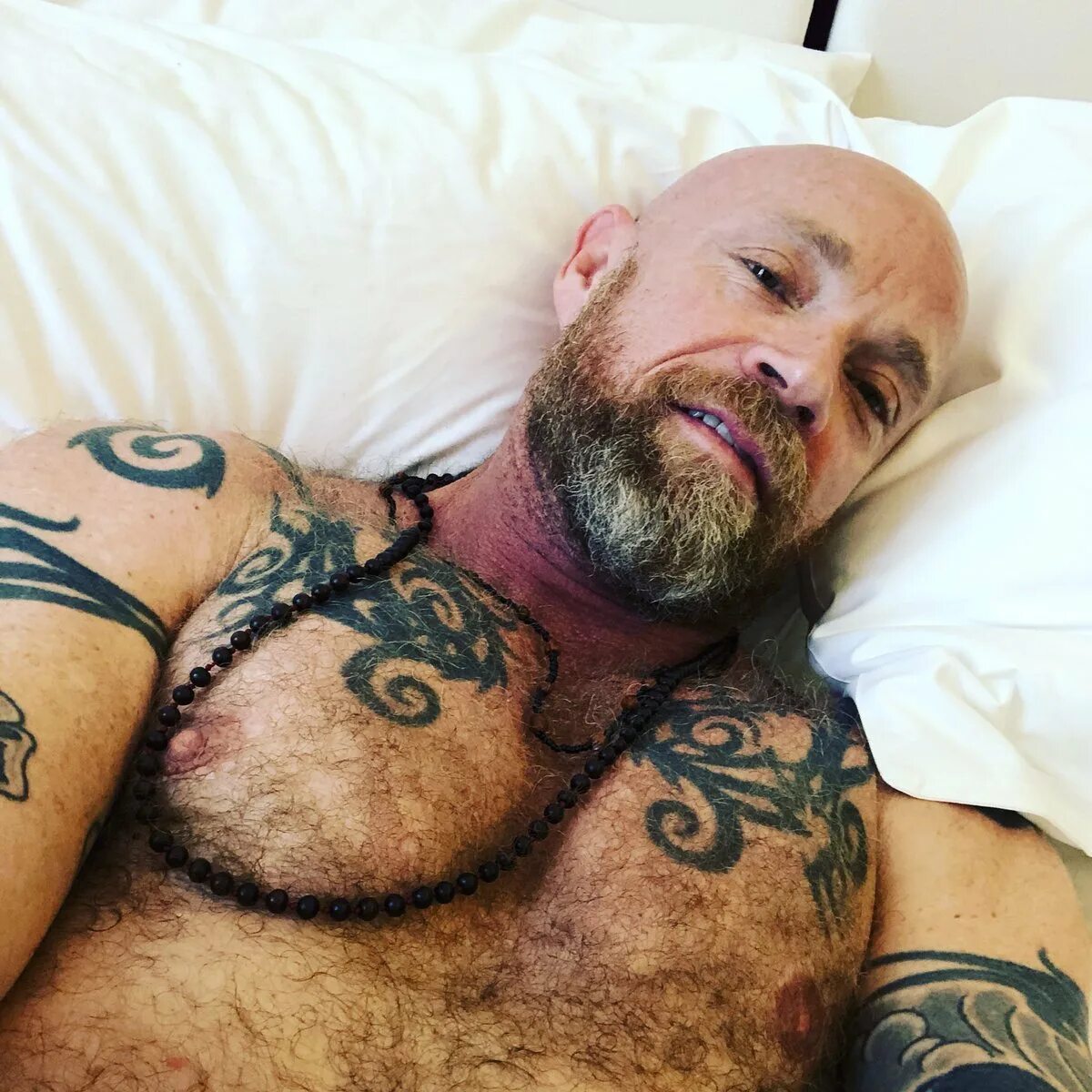 Татуировка на спине у девушки. Крылья на спине у девушки. ,buck buck angel. Back angel. Тату крылья.