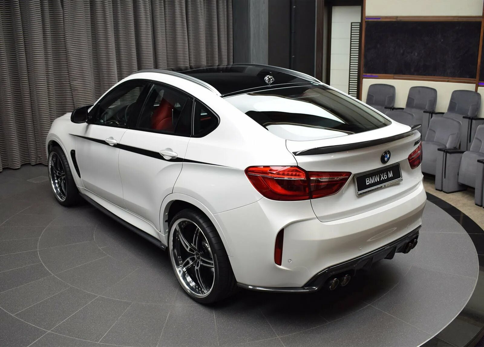 White x6. BMW x6m 2018. БМВ х6 купе. BMW x6m белый. BMW x6 Coupe 2021.