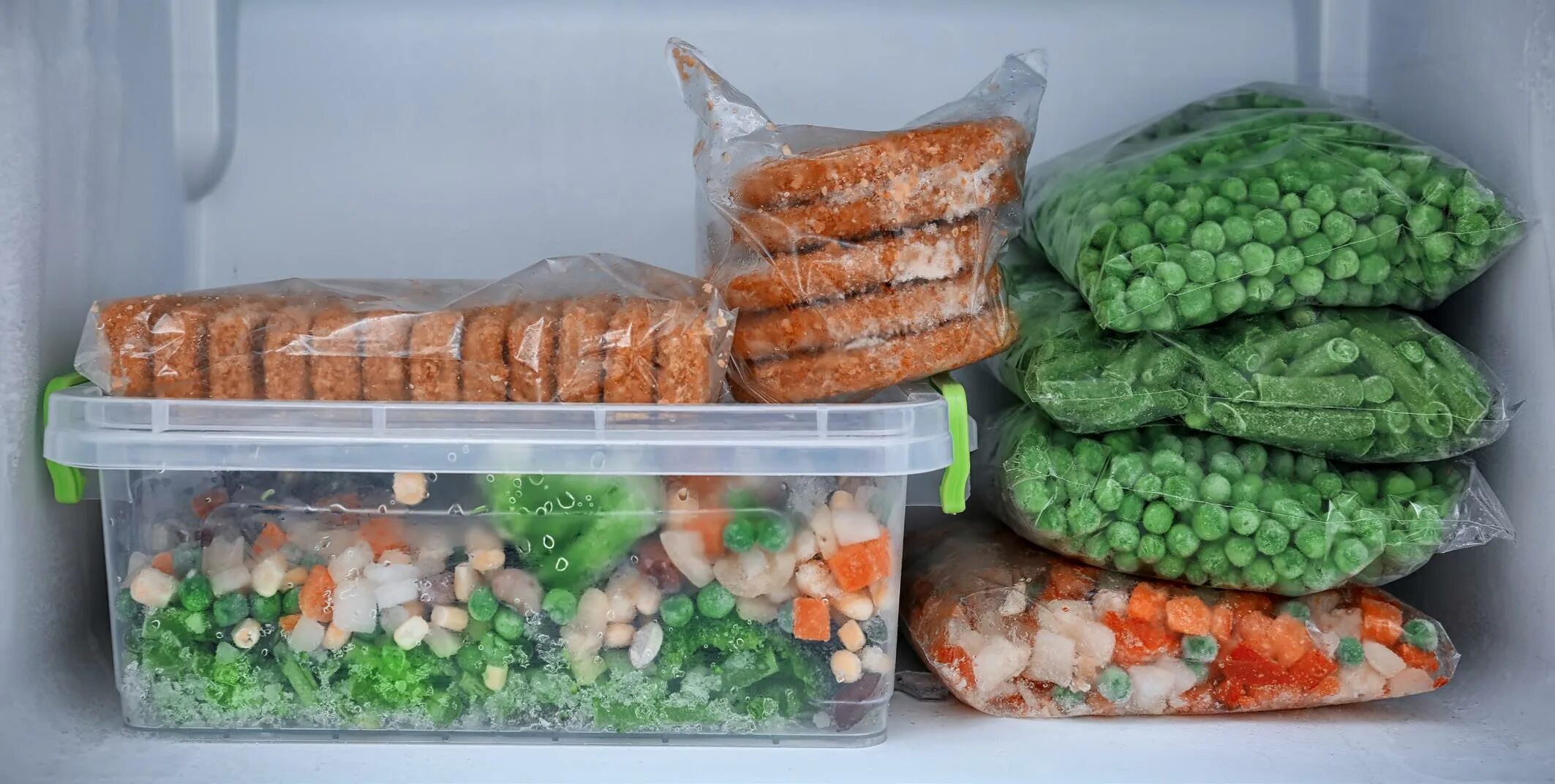 Блюда для заморозки. Заморозка овощей. Замороженные овощи в морозилке. Заморозка продуктов в морозильной камере. Сухая заморозка овощей.