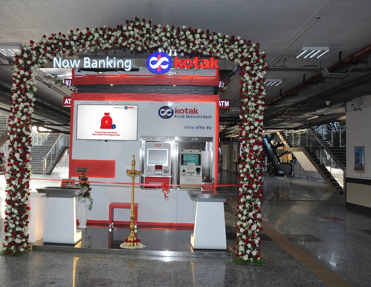 Котак станция. Kotak Mahindra Bank штаб квартира. Kotak. Deposit Machine. Tvs bank